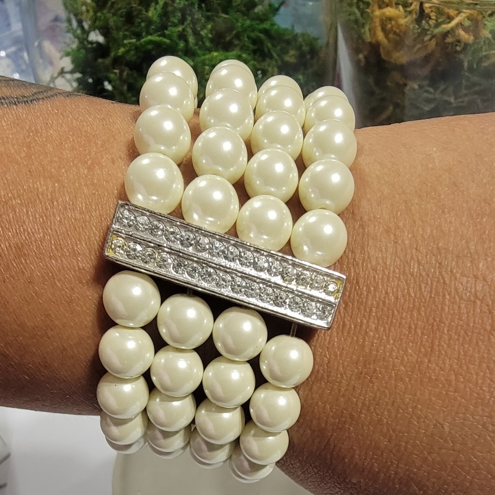 Premier design pearl bracelet